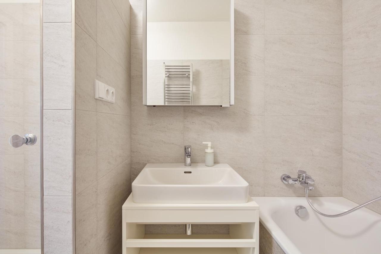 Prague Days - Designer Condo - Trendy Neighborhood エクステリア 写真