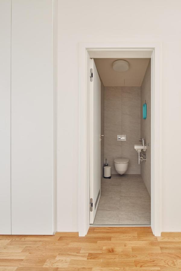 Prague Days - Designer Condo - Trendy Neighborhood エクステリア 写真